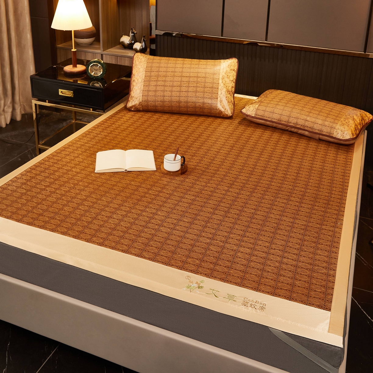 91家纺网 家纺一手货源 找家纺 梵希良品家纺 2025新款艾草加厚藤席夏季双人席子可折叠凉席 艾草罗马格