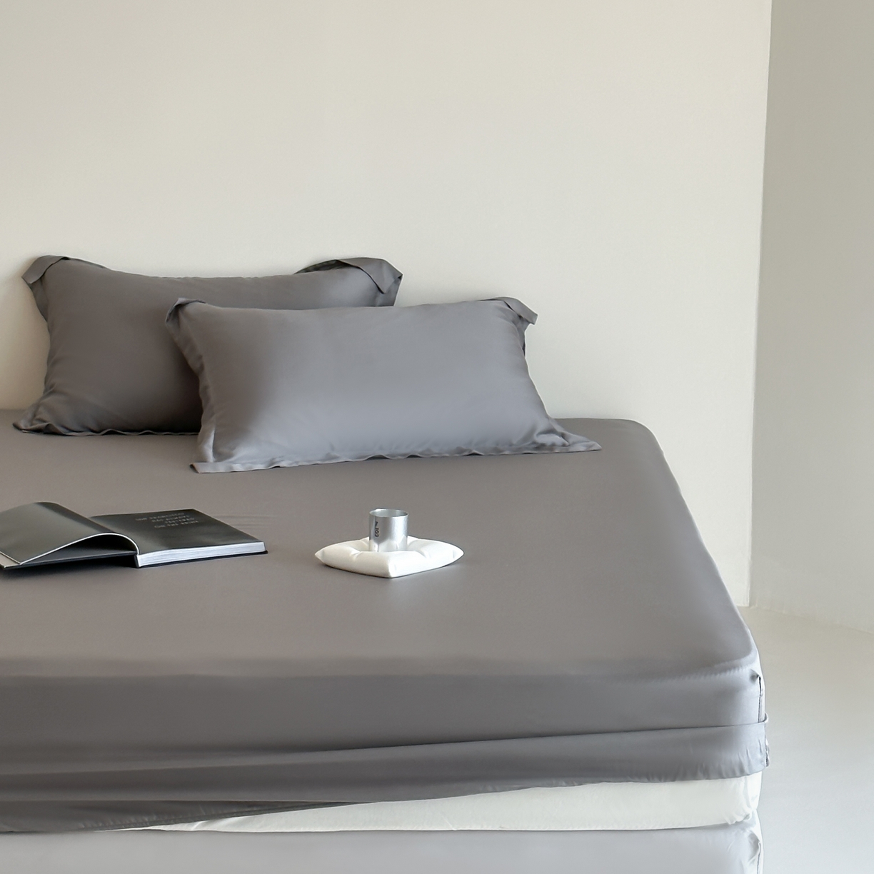 91家纺网 家纺一手货源 找家纺 三味舒屋 2025春夏新款冷雾小奢绸60支天丝单床笠 床笠单件 格雷灰