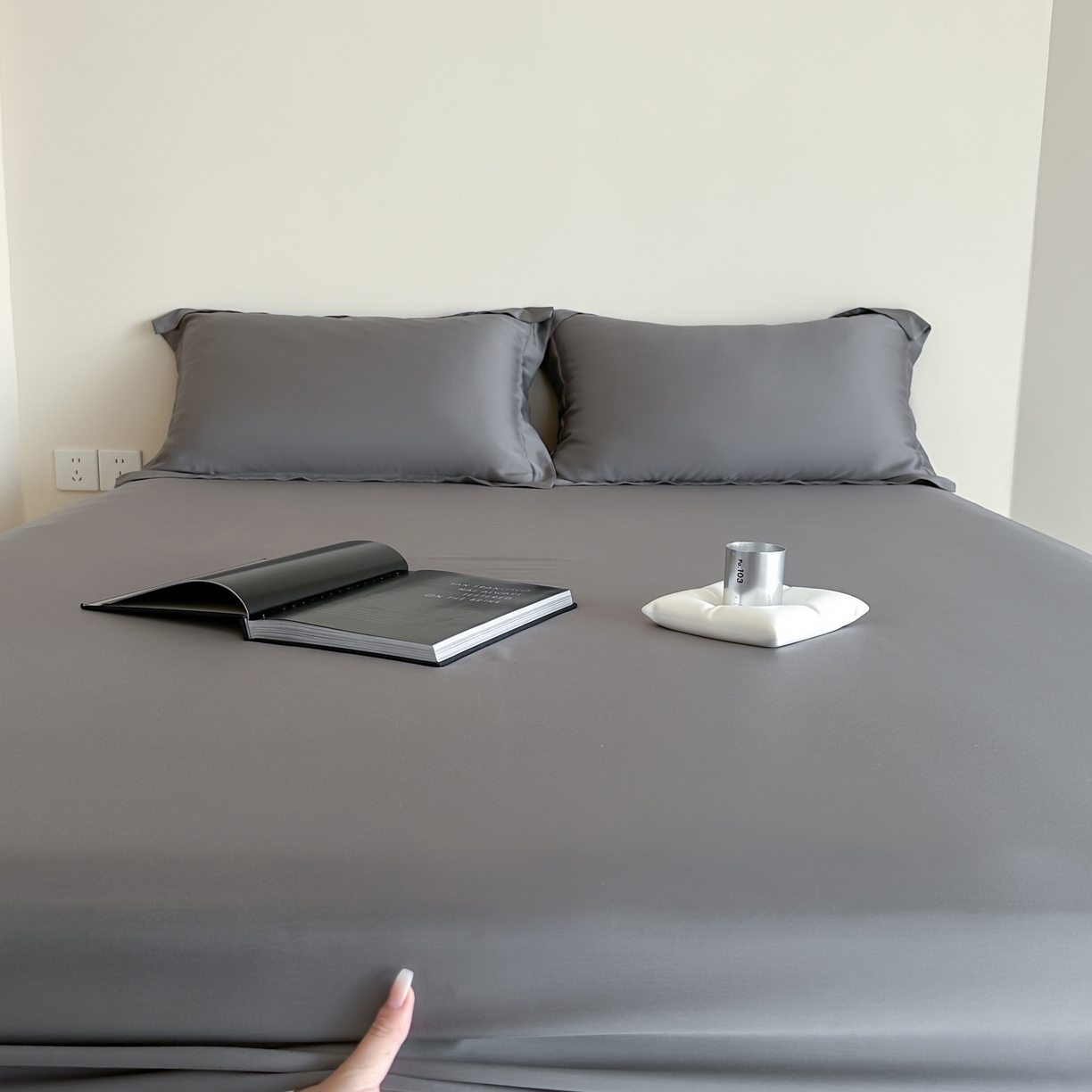 91家纺网 家纺一手货源 找家纺 三味舒屋 2025春夏新款冷雾小奢绸60支天丝单床笠 床笠单件 格雷灰