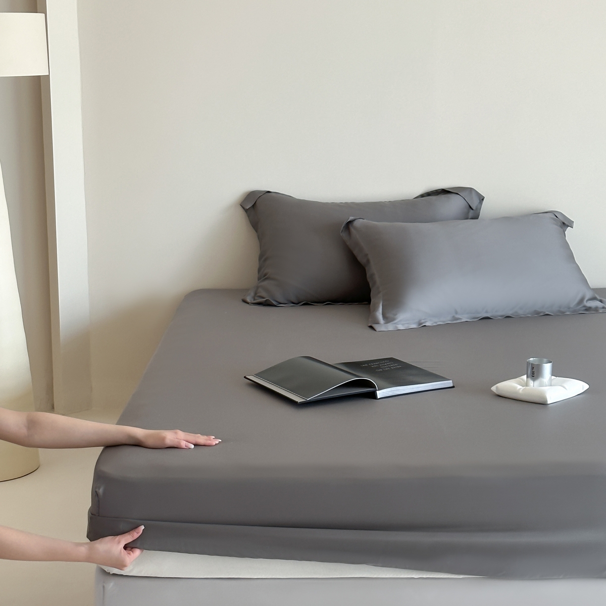 91家纺网 家纺一手货源 找家纺 三味舒屋 2025春夏新款冷雾小奢绸60支天丝单床笠 床笠单件 格雷灰