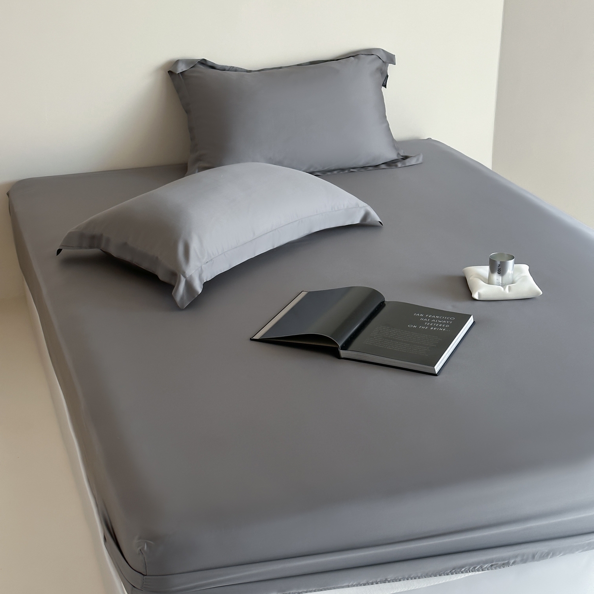 91家纺网 家纺一手货源 找家纺 三味舒屋 2025春夏新款冷雾小奢绸60支天丝单床笠 床笠单件 格雷灰