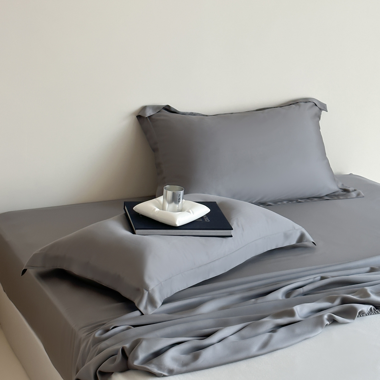 91家纺网 家纺一手货源 找家纺 三味舒屋 2025春夏新款冷雾小奢绸60支天丝单床笠 床笠单件 格雷灰