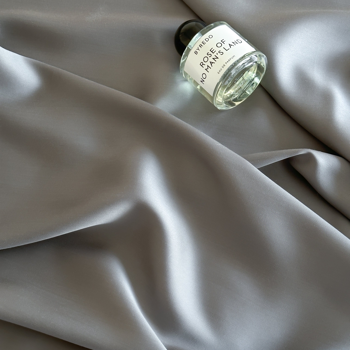 91家纺网 家纺一手货源 找家纺 三味舒屋 2025春夏新款冷雾小奢绸60支天丝单床笠 床笠单件 格雷灰