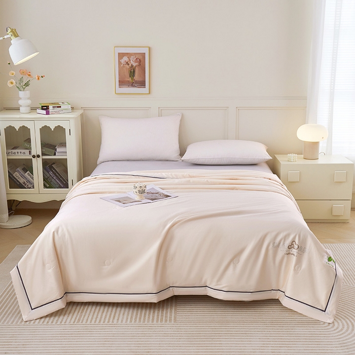 91家纺网 家纺一手货源 找家纺 紫乐家纺 2025新款60长绒棉纯色夏被 奶油白