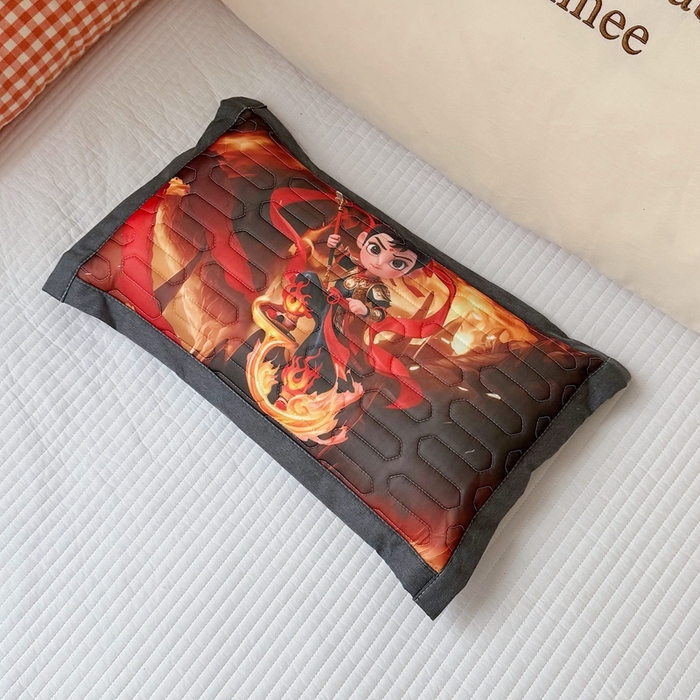 91家纺网 家纺一手货源 找家纺 （总）纽乐家纺 2025新款卡通5D数码印花哪吒周边儿童冰丝乳胶凉枕枕套枕芯