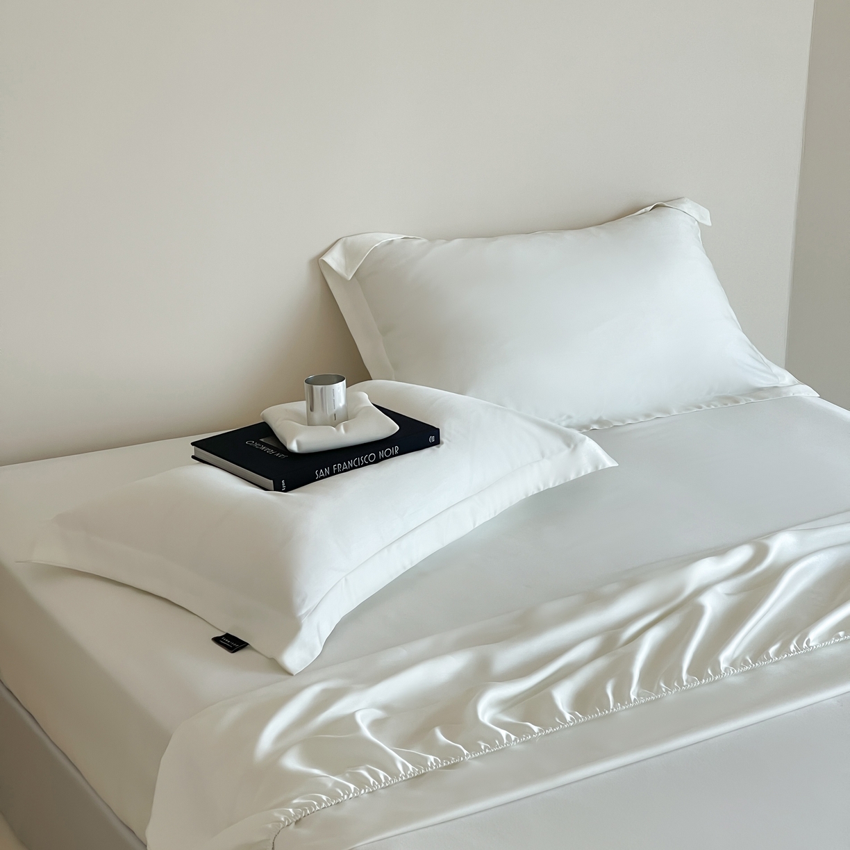 91家纺网 家纺一手货源 找家纺 三味舒屋 2025春夏新款冷雾小奢绸60支天丝单床笠 床笠单件 钻石白