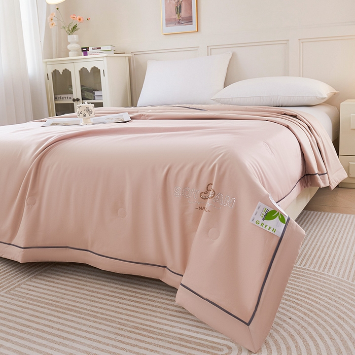 91家纺网 家纺一手货源 找家纺 紫乐家纺 2025新款60长绒棉纯色夏被 山茶杏