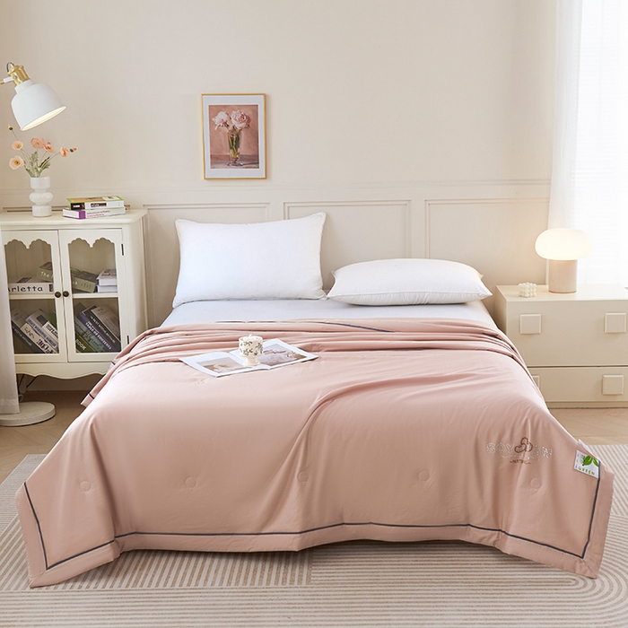 91家纺网 家纺一手货源 找家纺 紫乐家纺 2025新款60长绒棉纯色夏被 山茶杏