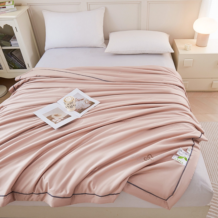 91家纺网 家纺一手货源 找家纺 紫乐家纺 2025新款60长绒棉纯色夏被 山茶杏