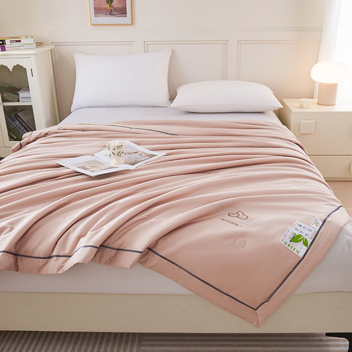 91家纺网 家纺一手货源 找家纺 紫乐家纺 2025新款60长绒棉纯色夏被 山茶杏