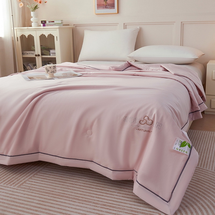 91家纺网 家纺一手货源 找家纺 紫乐家纺 2025新款60长绒棉纯色夏被 紫苏粉