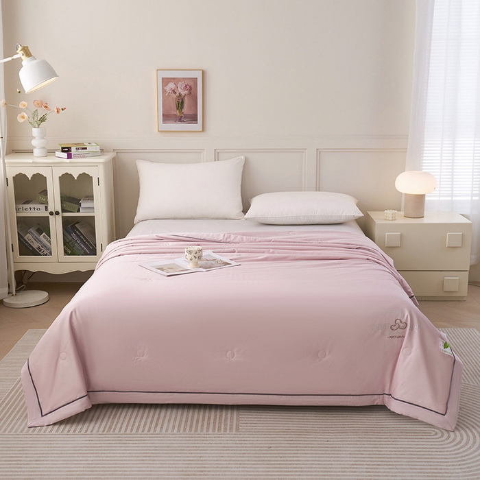 91家纺网 家纺一手货源 找家纺 紫乐家纺 2025新款60长绒棉纯色夏被 紫苏粉