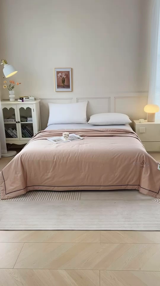 91家纺网 家纺一手货源 找家纺 紫乐家纺 2025新款60长绒棉纯色夏被 山茶杏