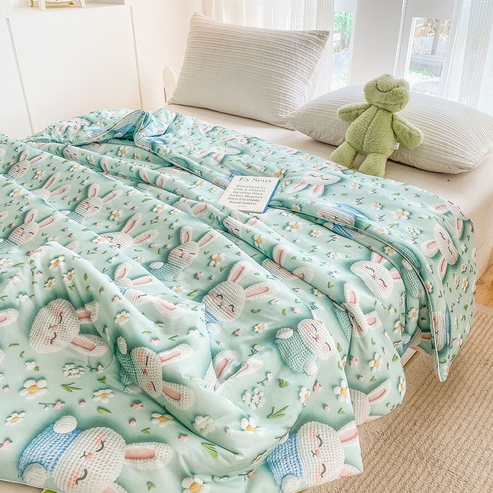 91家纺网 家纺一手货源 找家纺 七里香 2025新款防锦安带氨纶5D凉感丝夏被 兔子