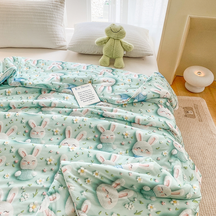 91家纺网 家纺一手货源 找家纺 七里香 2025新款防锦安带氨纶5D凉感丝夏被 兔子