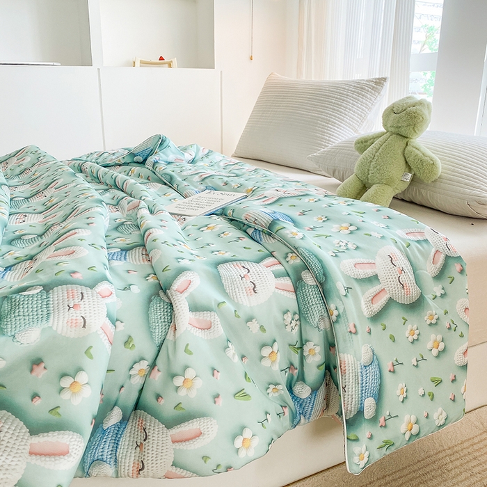 91家纺网 家纺一手货源 找家纺 七里香 2025新款防锦安带氨纶5D凉感丝夏被 兔子