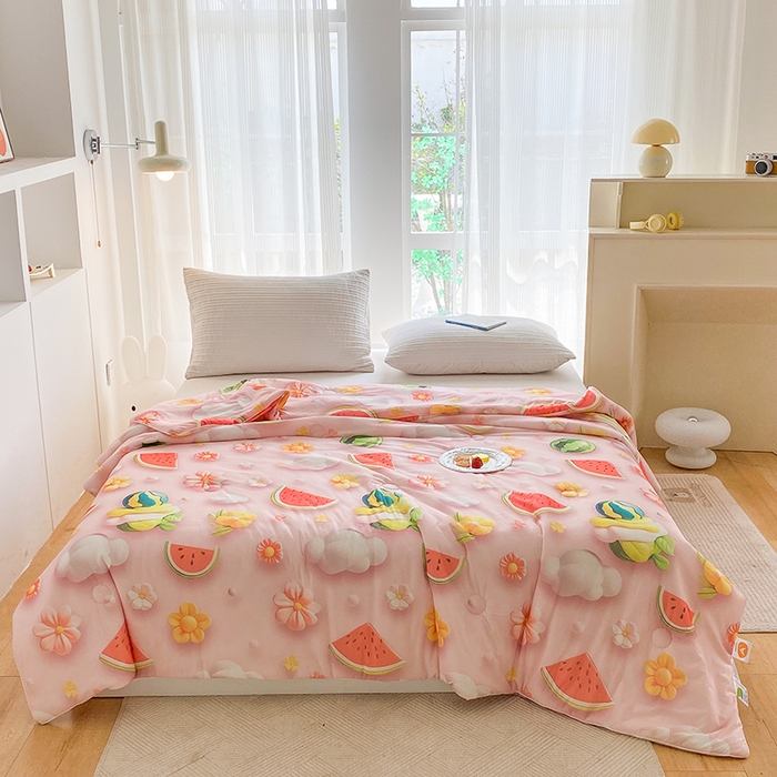 91家纺网 家纺一手货源 找家纺 七里香 2025新款防锦安带氨纶5D凉感丝夏被 西瓜