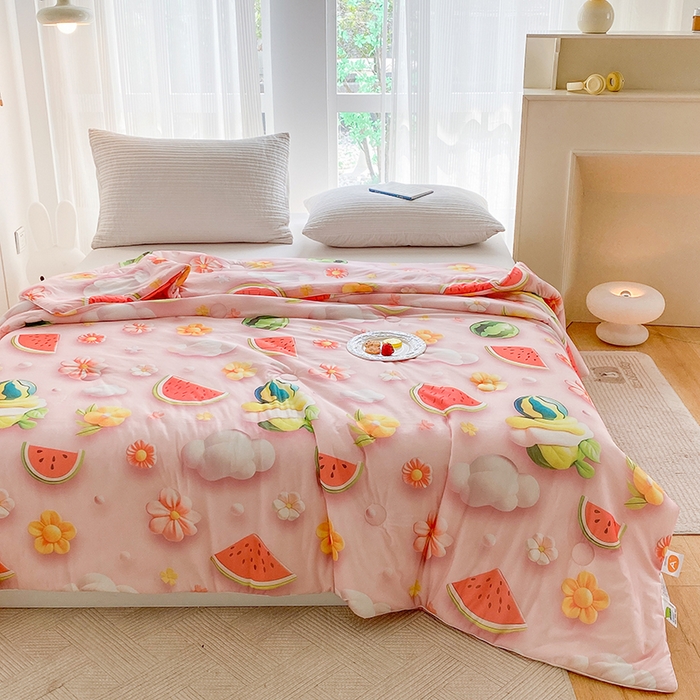 91家纺网 家纺一手货源 找家纺 七里香 2025新款防锦安带氨纶5D凉感丝夏被 西瓜