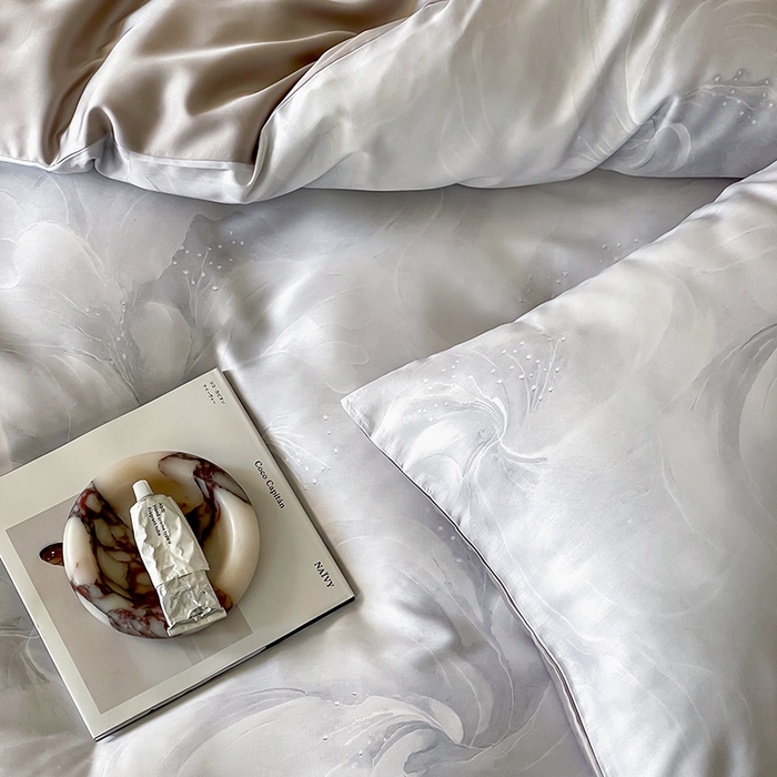 91家纺网 家纺一手货源 找家纺 禾时 2025新款60S兰精天丝数码印花暗合简约款四件套 莫斯-灰