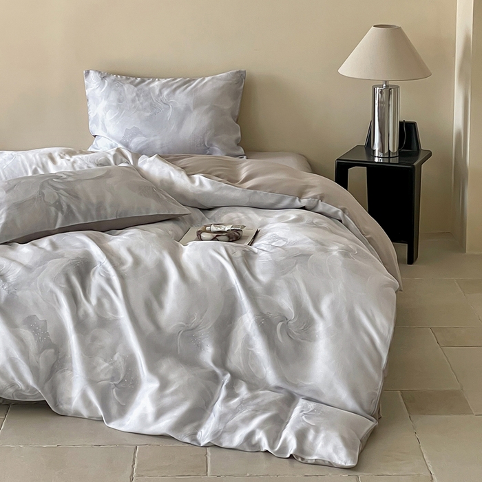 91家纺网 家纺一手货源 找家纺 禾时 2025新款60S兰精天丝数码印花暗合简约款四件套 莫斯-灰