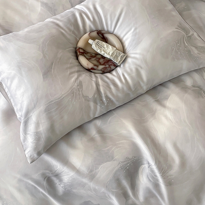 91家纺网 家纺一手货源 找家纺 禾时 2025新款60S兰精天丝数码印花暗合简约款四件套 莫斯-灰