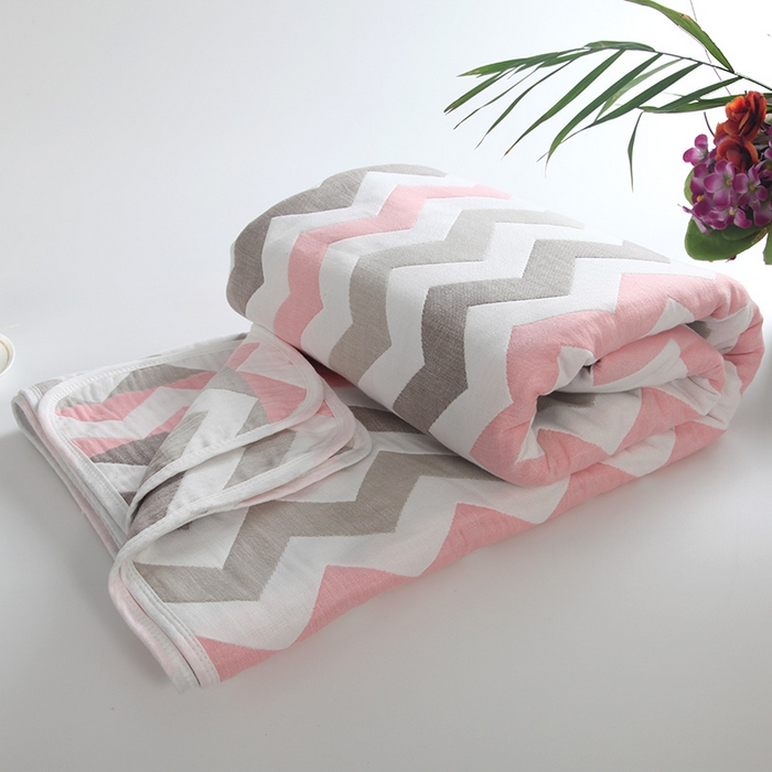 91家纺网 家纺一手货源 找家纺  （提供买家秀 爆款花型 不断货）2025新款六层纱布毛巾被 菱纹粉