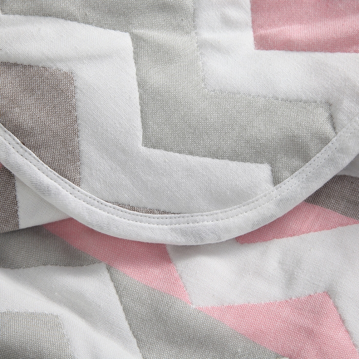 91家纺网 家纺一手货源 找家纺  （提供买家秀 爆款花型 不断货）2025新款六层纱布毛巾被 菱纹粉