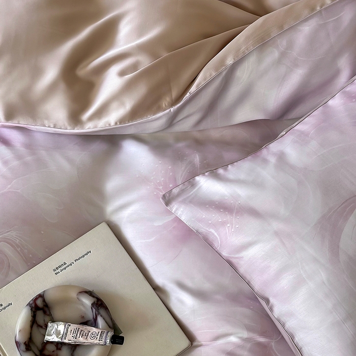 91家纺网 家纺一手货源 找家纺 禾时 2025新款60S兰精天丝数码印花暗合简约款四件套 莫斯-紫