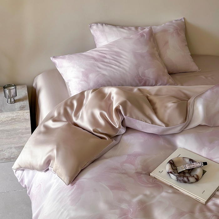 91家纺网 家纺一手货源 找家纺 禾时 2025新款60S兰精天丝数码印花暗合简约款四件套 莫斯-紫