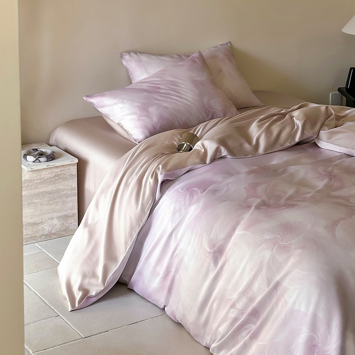 91家纺网 家纺一手货源 找家纺 禾时 2025新款60S兰精天丝数码印花暗合简约款四件套 莫斯-紫