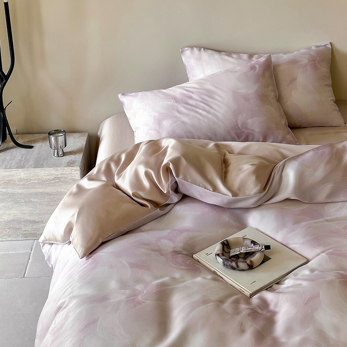 91家纺网 家纺一手货源 找家纺 禾时 2025新款60S兰精天丝数码印花暗合简约款四件套 莫斯-紫