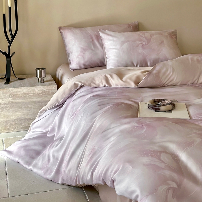 91家纺网 家纺一手货源 找家纺 禾时 2025新款60S兰精天丝数码印花暗合简约款四件套 莫斯-紫