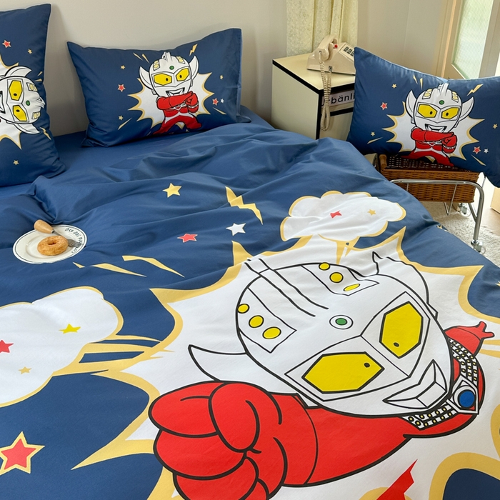 91家纺网 家纺一手货源 找家纺 金爱家 2025新款纯棉数码印花系列四件套-奥特曼 D-突破重围