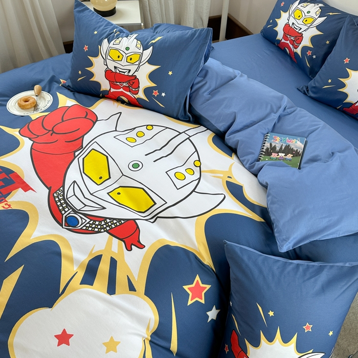 91家纺网 家纺一手货源 找家纺 金爱家 2025新款纯棉数码印花系列四件套-奥特曼 D-突破重围