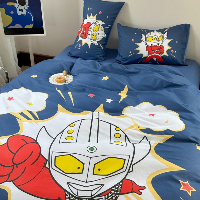 91家纺网 家纺一手货源 找家纺 金爱家 2025新款纯棉数码印花系列四件套-奥特曼 D-突破重围