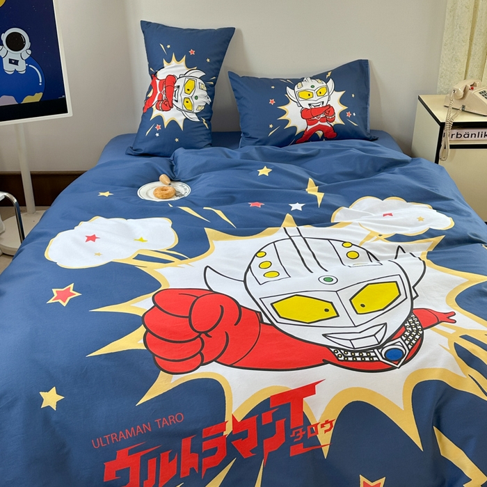 91家纺网 家纺一手货源 找家纺 金爱家 2025新款纯棉数码印花系列四件套-奥特曼 D-突破重围