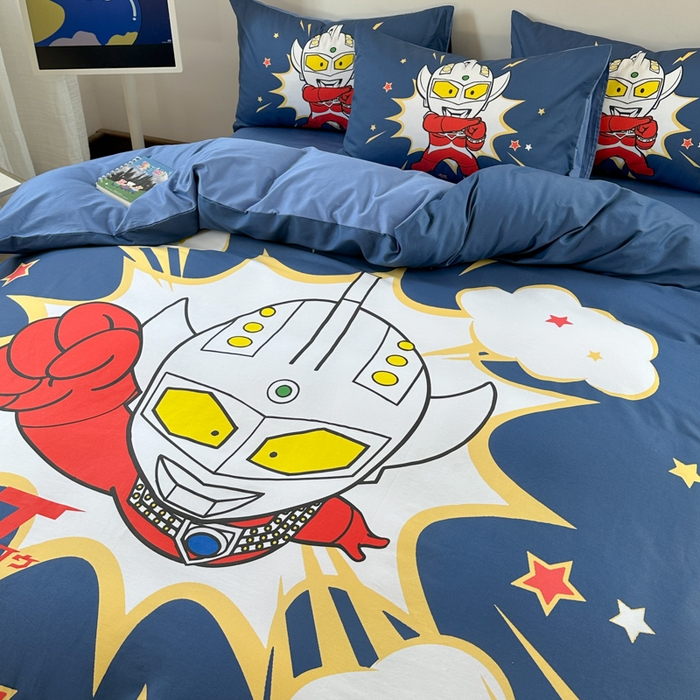 91家纺网 家纺一手货源 找家纺 金爱家 2025新款纯棉数码印花系列四件套-奥特曼 D-突破重围