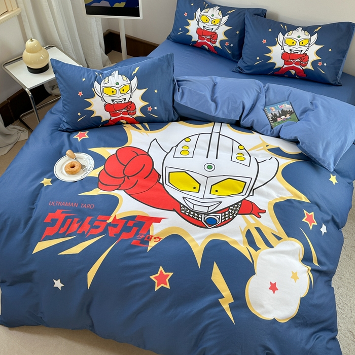 91家纺网 家纺一手货源 找家纺 金爱家 2025新款纯棉数码印花系列四件套-奥特曼 D-突破重围