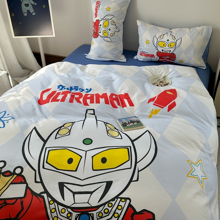 91家纺网 家纺一手货源 找家纺 金爱家 2025新款纯棉数码印花系列四件套-奥特曼 D-奥特曼徽章