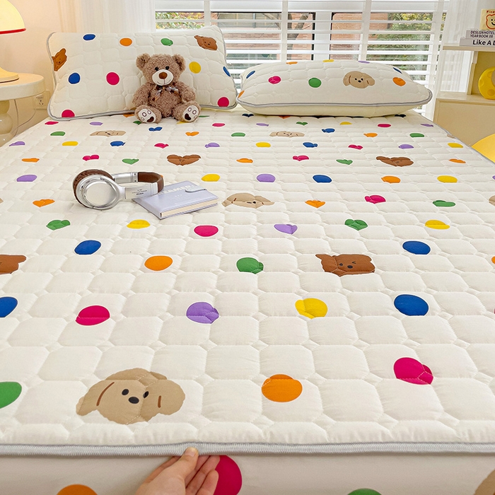 91家纺网 家纺一手货源 找家纺 富馨莱 2025春夏新款A类母婴级全棉纯棉夹棉床笠 波点熊