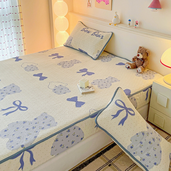 91家纺网 家纺一手货源 找家纺 富馨莱 2025春夏新款A类母婴级全棉纯棉夹棉床笠 蝴蝶结小熊