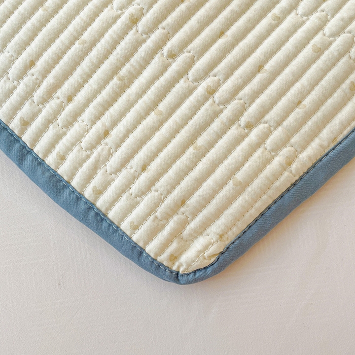 91家纺网 家纺一手货源 找家纺 富馨莱 2025春夏新款A类母婴级全棉纯棉夹棉床笠 蝴蝶结小熊