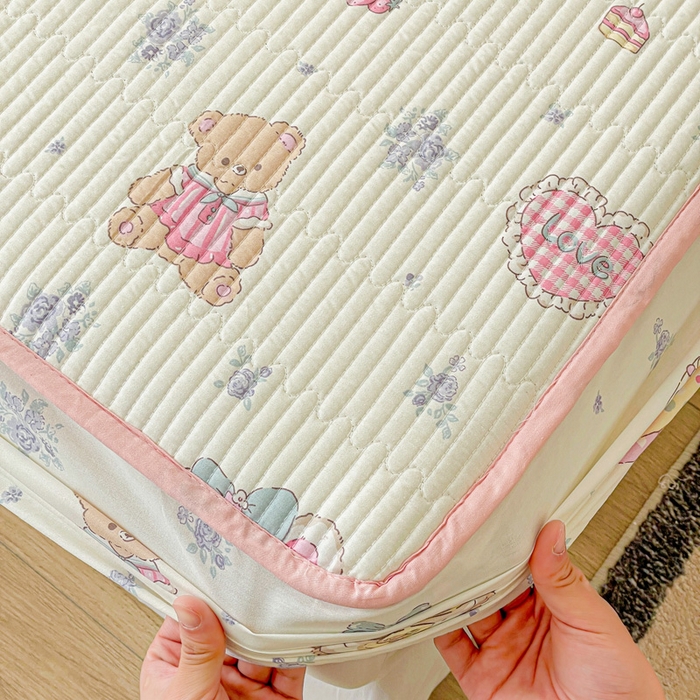 91家纺网 家纺一手货源 找家纺 富馨莱 2025春夏新款A类母婴级全棉纯棉夹棉床笠 开心美乐蒂