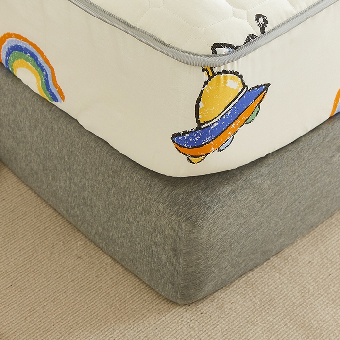 91家纺网 家纺一手货源 找家纺 富馨莱 2025春夏新款A类母婴级全棉纯棉夹棉床笠 恐龙派对