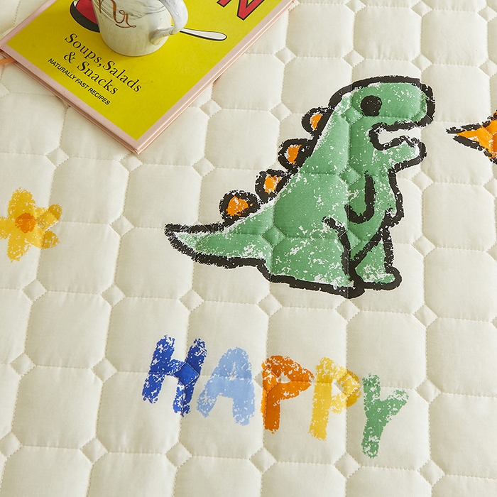 91家纺网 家纺一手货源 找家纺 富馨莱 2025春夏新款A类母婴级全棉纯棉夹棉床笠 恐龙派对