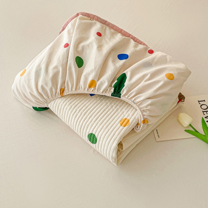 91家纺网 家纺一手货源 找家纺 富馨莱 2025春夏新款A类母婴级全棉纯棉夹棉床笠 三只小狗