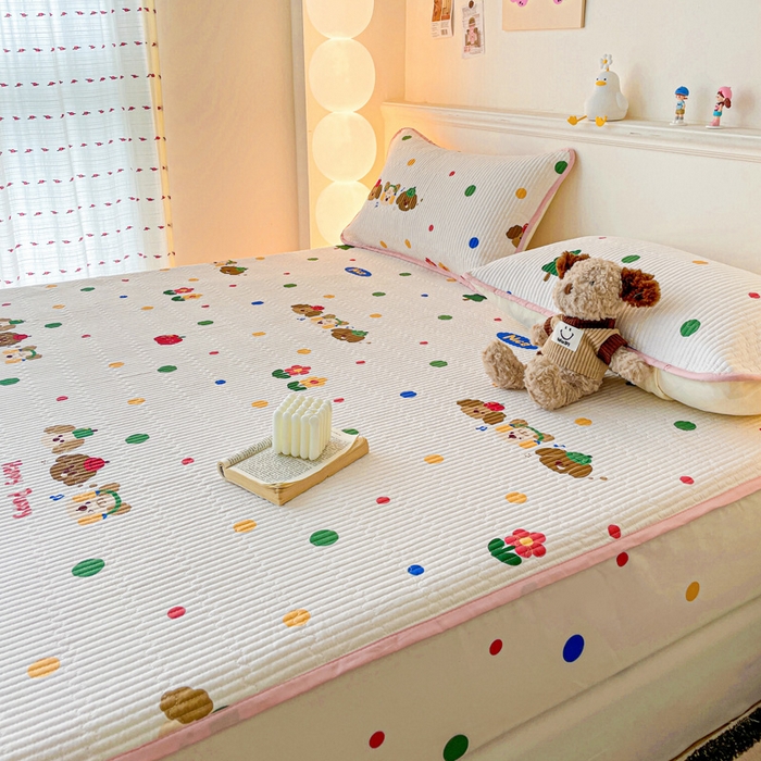 91家纺网 家纺一手货源 找家纺 富馨莱 2025春夏新款A类母婴级全棉纯棉夹棉床笠 三只小狗