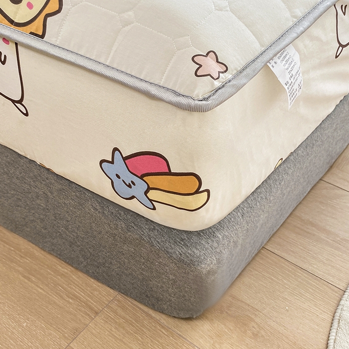 91家纺网 家纺一手货源 找家纺 富馨莱 2025春夏新款A类母婴级全棉纯棉夹棉床笠 狮子公园