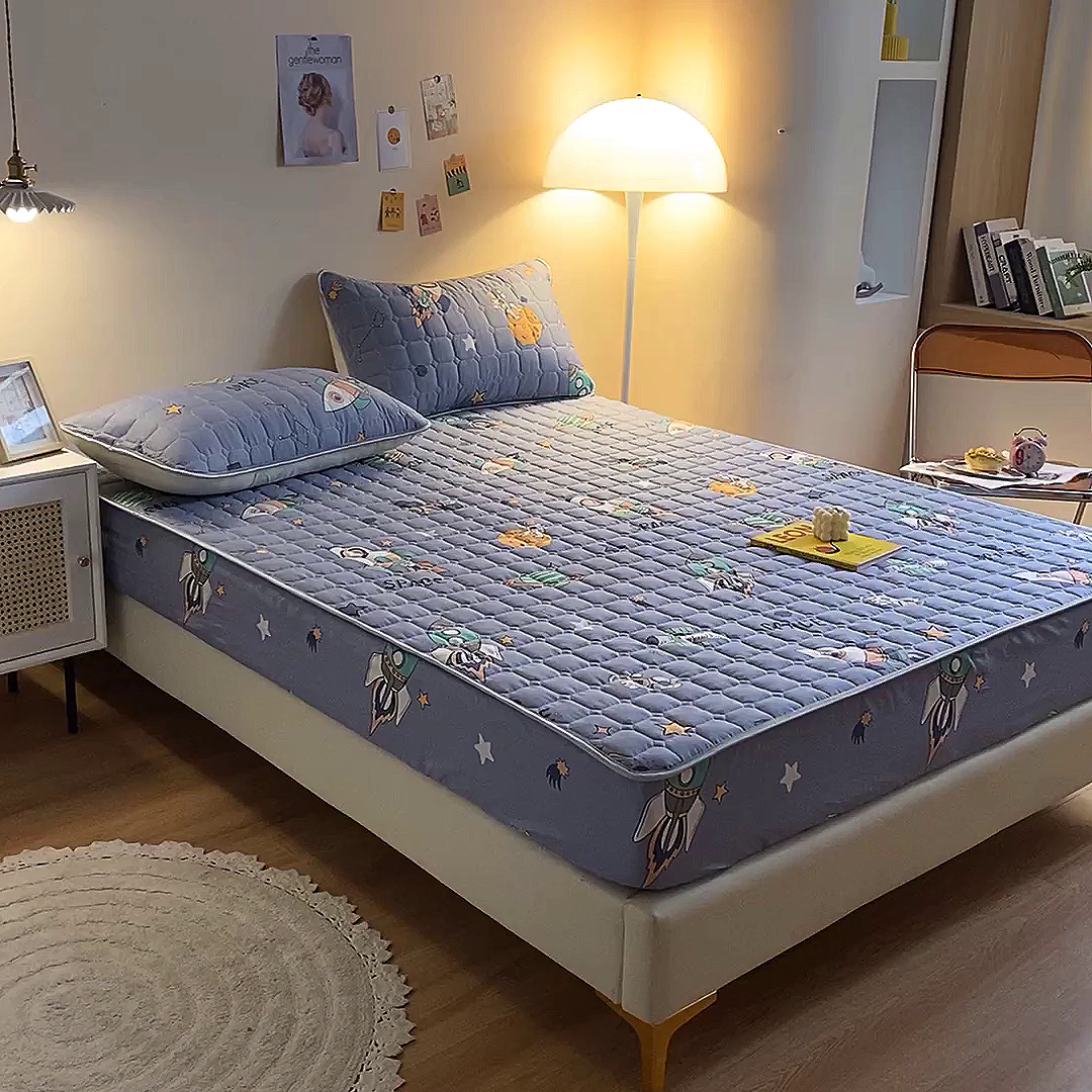 91家纺网 家纺一手货源 找家纺 富馨莱 2025春夏新款A类母婴级全棉纯棉夹棉床笠 太空漫步