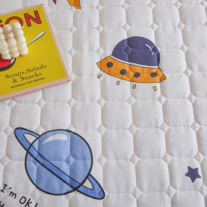 91家纺网 家纺一手货源 找家纺 富馨莱 2025春夏新款A类母婴级全棉纯棉夹棉床笠 太空探险